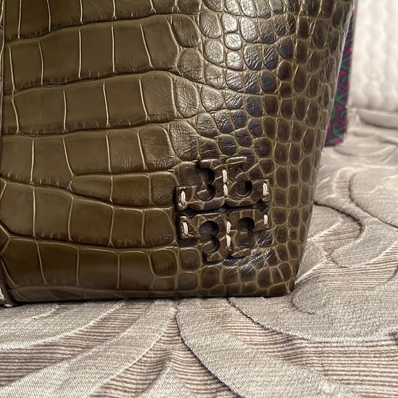 Tory Burch carryall bag Like New condition - Picture 6 of 12